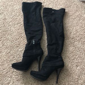GUESS - over the knee black suede boots